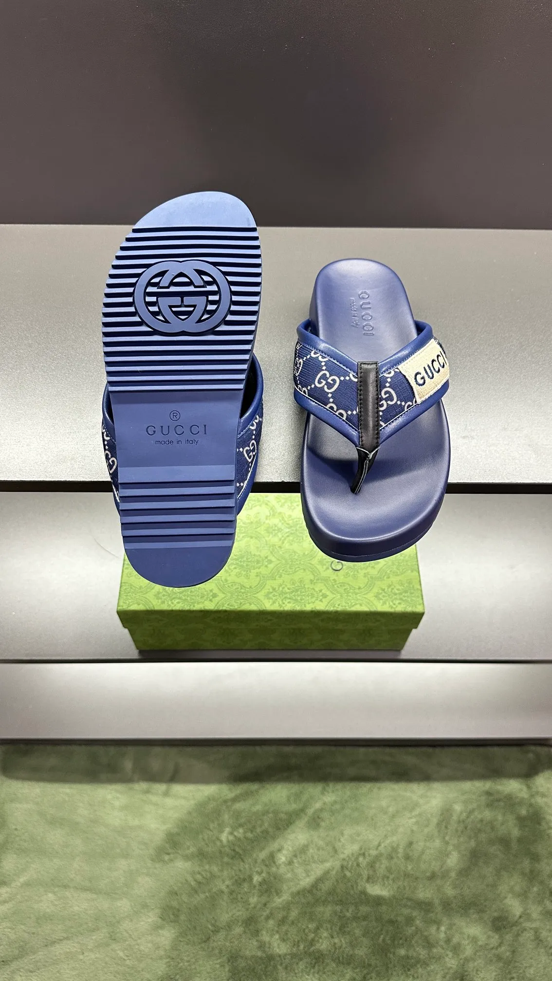 [G Family Couple Style] P: 300💰Female size 36~40 Men's size 39~45, (46. Custom-made Unisex GG slippers This slipper is made of GG polyester fiber and is decorated with a Gucci label on the front, adding a striking logo feel to the style. Beige GG recycled polyester fiber Unisex leather trim "Gucci Made in Italy" embroidered label Rubber sole Flat Made in Italy